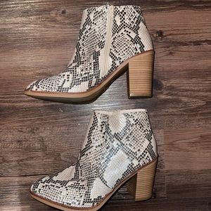 Altar’d State Women’s Snakeskin Ankle Booties- Size 9